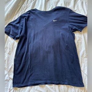 Men’s navy blue Nike t-shirt